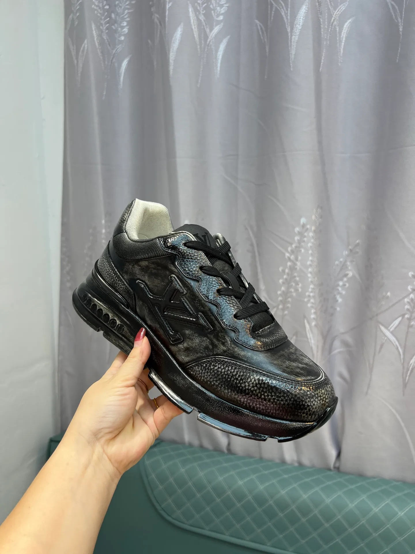 Men's Men's Shoes💰880 LV | Louis Vuitton 2025𝐬𝐬 New Spring and Summer Styles for Couples, Men's Styles Available First. The counter features the latest casual shoes. Hard goods are new🆕 ❥Purchase level! Full of high-end feel! A popular model among bloggers at home and abroad, it’s retro and fashionable and looks amazing on your feet! Wear a lot of happiness! Mainly recommended model on the official website★ ▪️Upper: Original custom-made imported calfskin fabric ▪️Inner lining: breathable gauze imported from Italy ▪️Outsole: rubber foam ➕tpu high-end outsole ▪️Shoe size: 36-44 (customized for 45 and 46)
